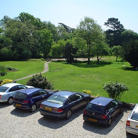 Farnham House Hotel Exterior photo