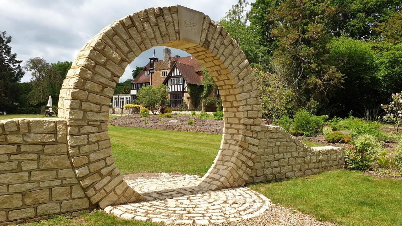 Farnham House Hotel Exterior photo